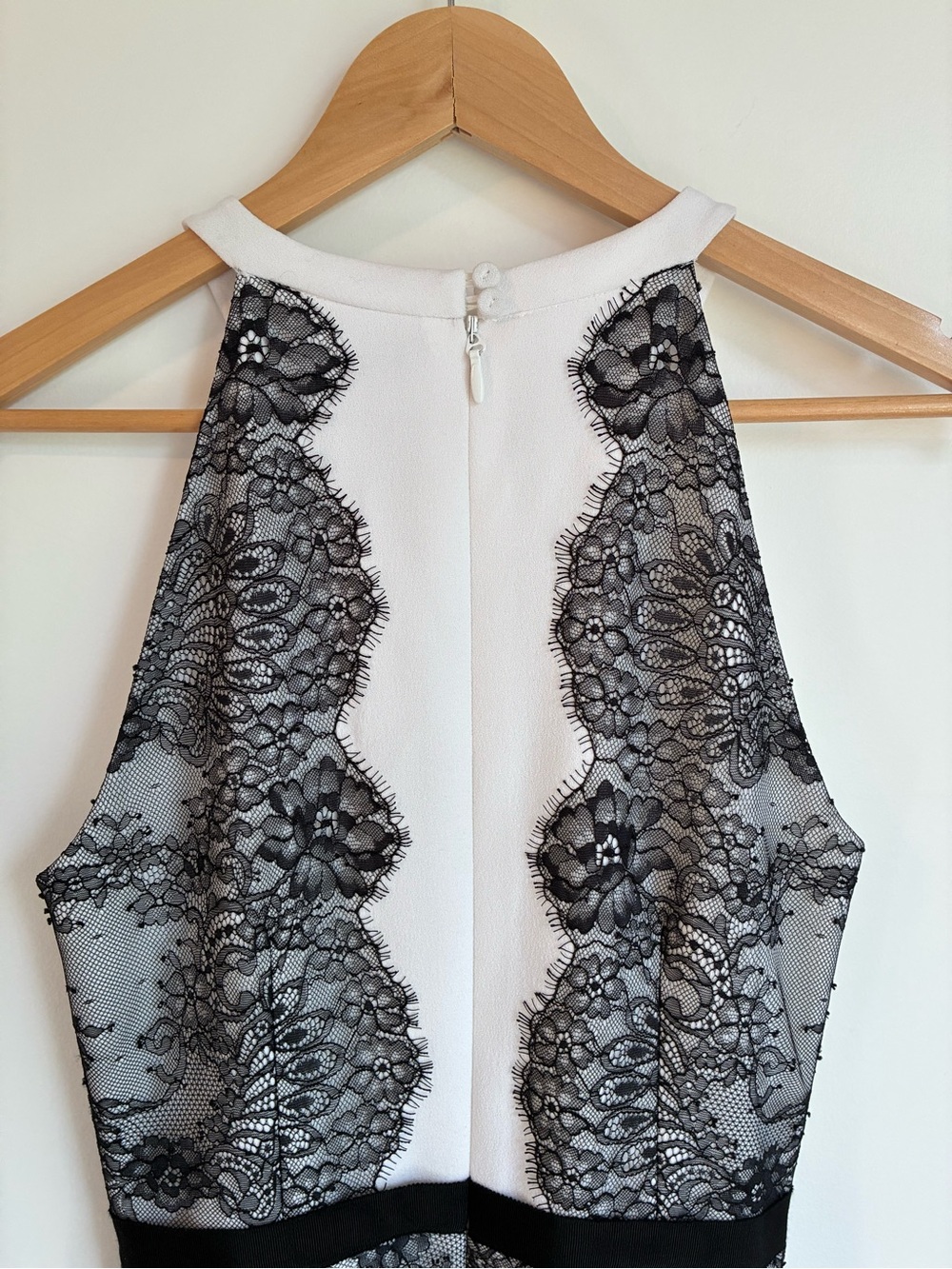 NWT BCBGMaxAzria Georgianna Lace Bicolour Halter Maxi Gown 4 - Picture 5 of 16